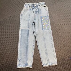 2/25$ NWT Girls Light Wash Mom Fit Jeans size 6-7 years